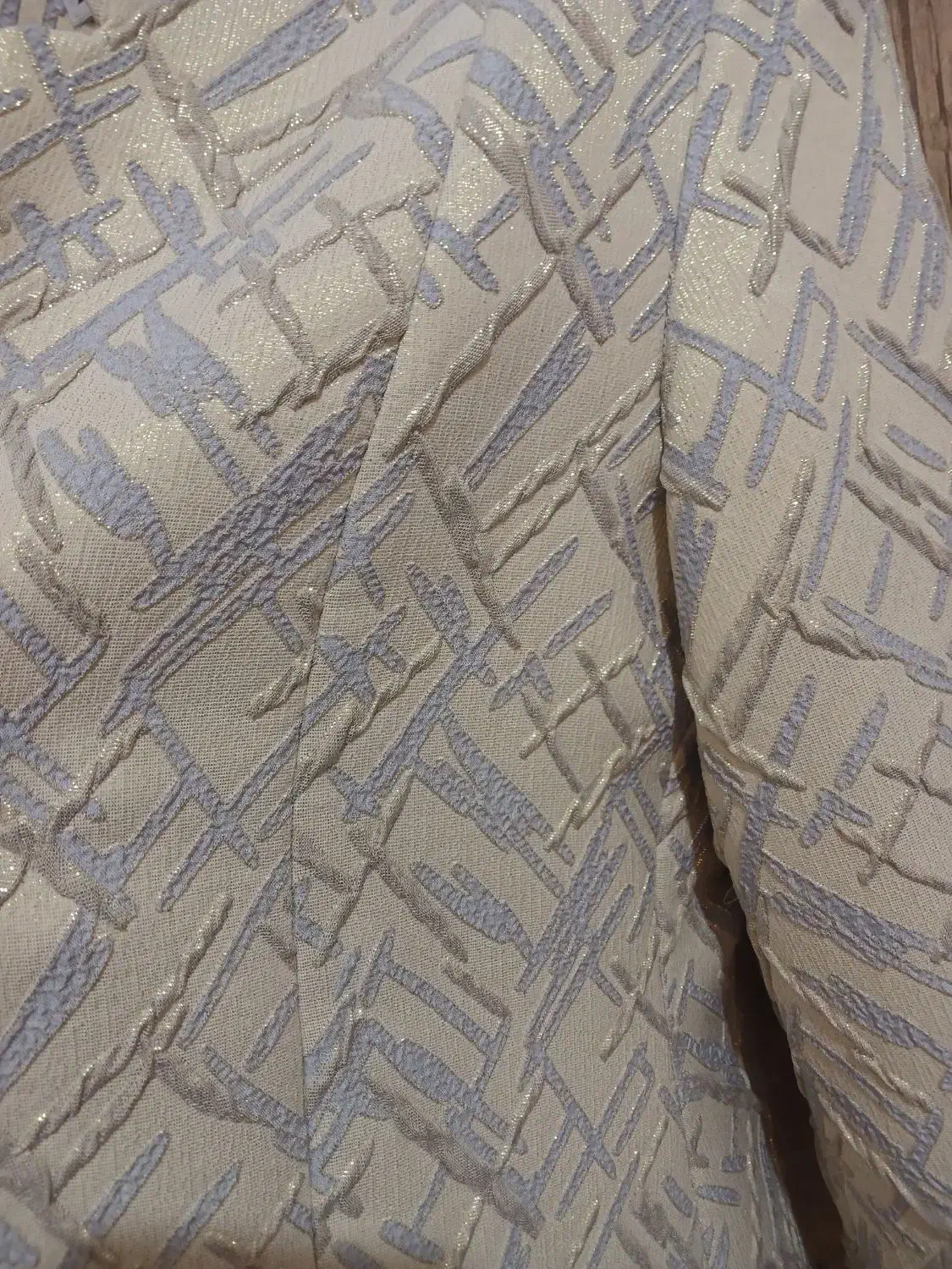 مانتو|لباس|رباط‌کریم, الارد|دیوار