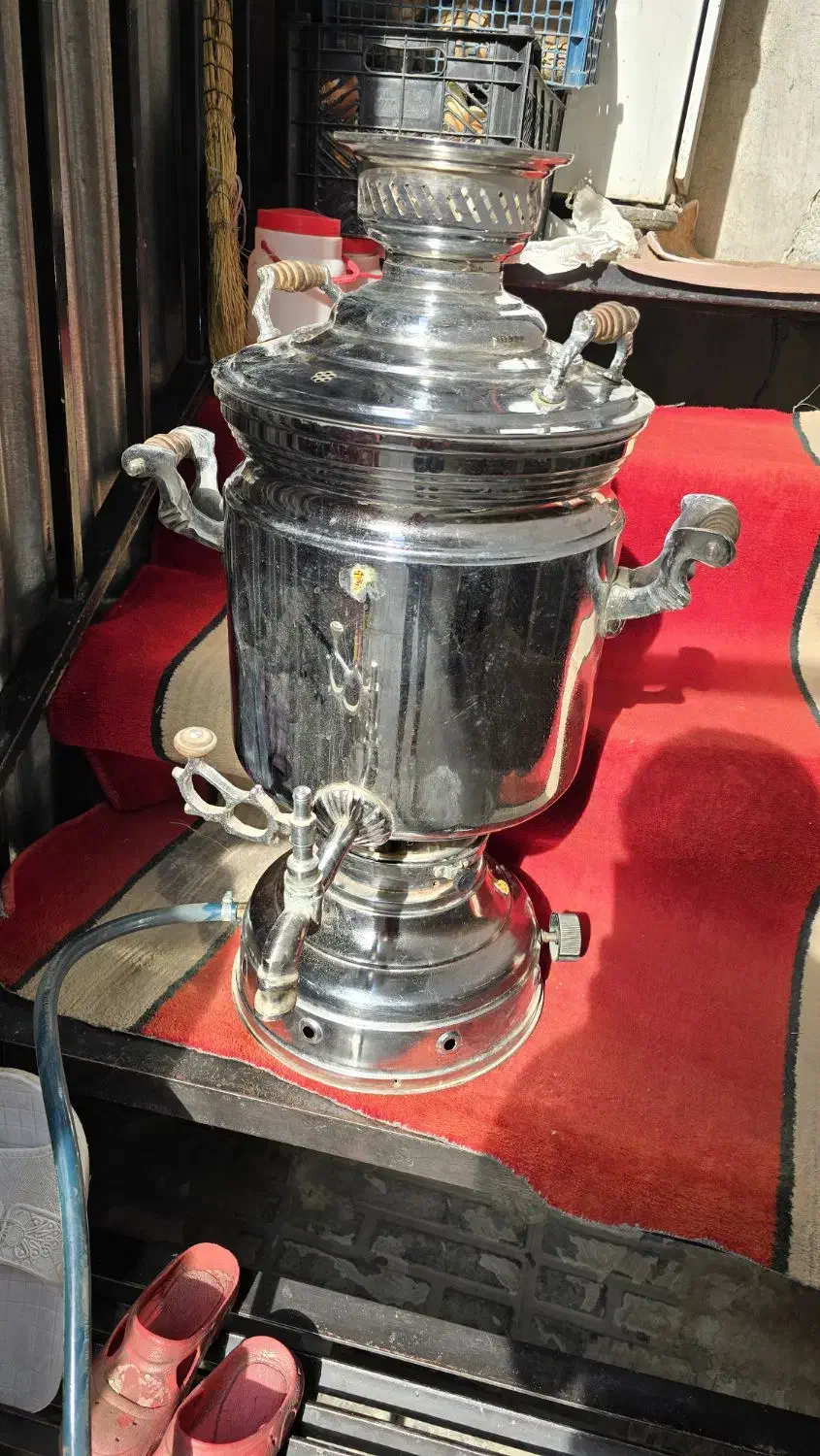 سماور سالم و بزرگ|سماور، چایساز، قهوهساز|قدس, شهرقدس|دیوار