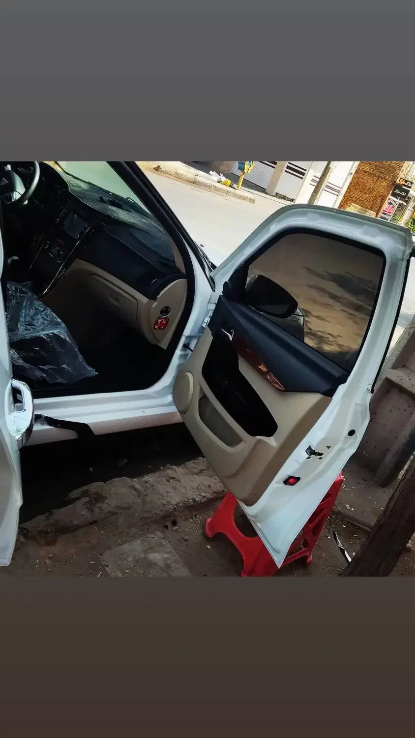 شیشه دودی فقط یک و دویست|خدمات موتور و ماشین|یزد, |دیوار