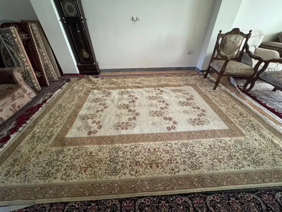 دو تخته فرش و میز تلویزیون|فرش|ساری, |دیوار