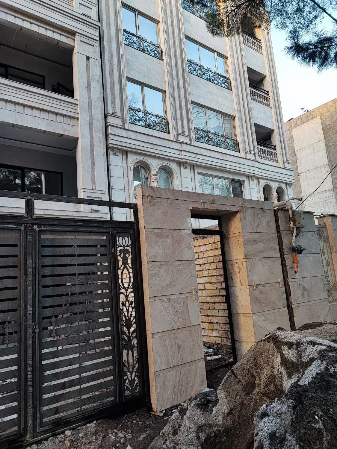 نیازمندکارگر ساده ،نیمه ماهر و استا کاشیکار سنگ|استخدام معماری، عمران و ساختمانی|بیرجند, |دیوار