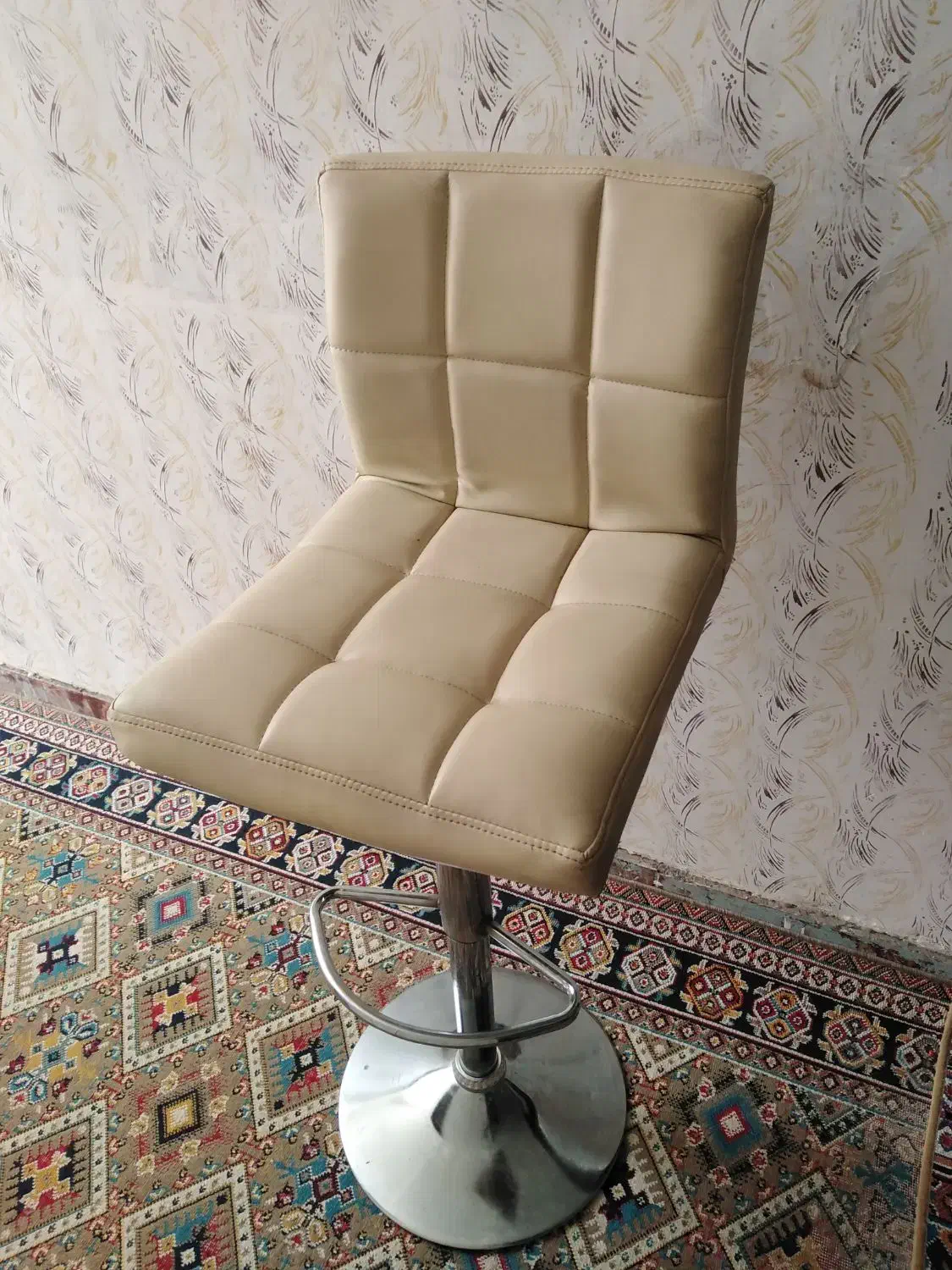 صندلی اپن|صندلی و نیمکت|مشهد, کارگران|دیوار