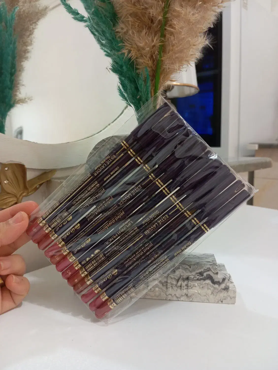 یک بستە مداد لب موجود|آرایشی، بهداشتی، درمانی|سقز, |دیوار