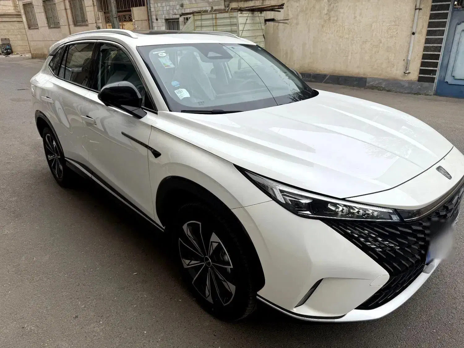 وارداتی پارس خودرو رووی/روئوه Roewe|خودرو سواری و وانت|رشت, معلم|دیوار