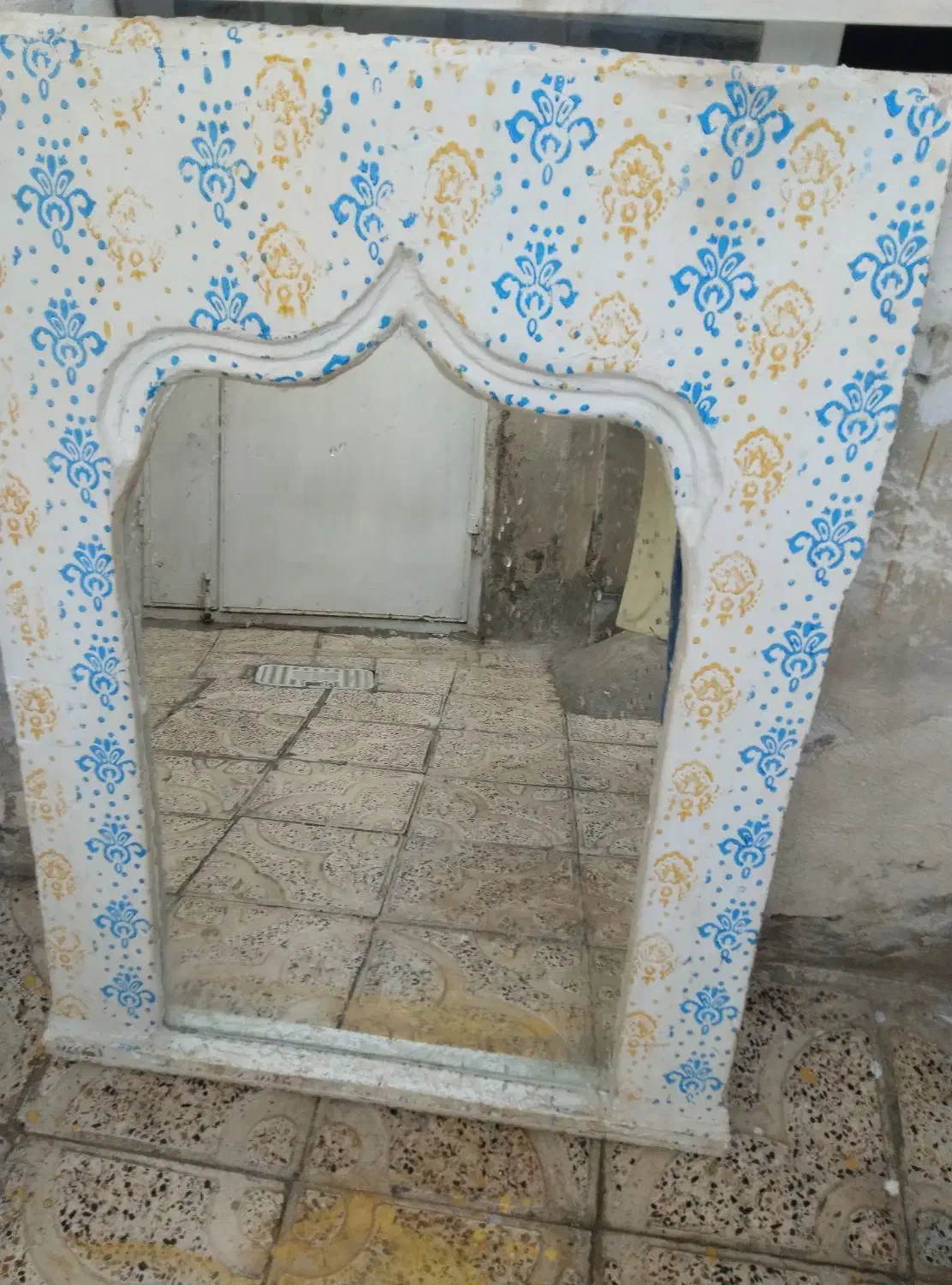 اینه بزرگ|آینه|ارومیه, |دیوار