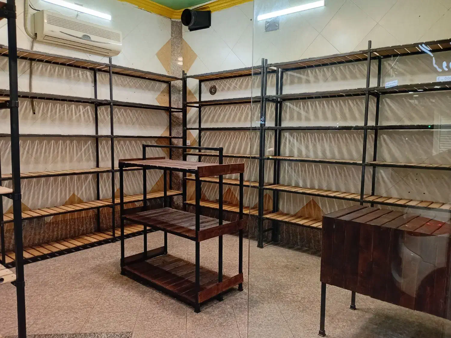 رگال قفسه جاکفشی فلزی میز ویترین شلف چوب|کتابخانه، شلف، قفسههای دیواری|تهران, صادقیه|دیوار