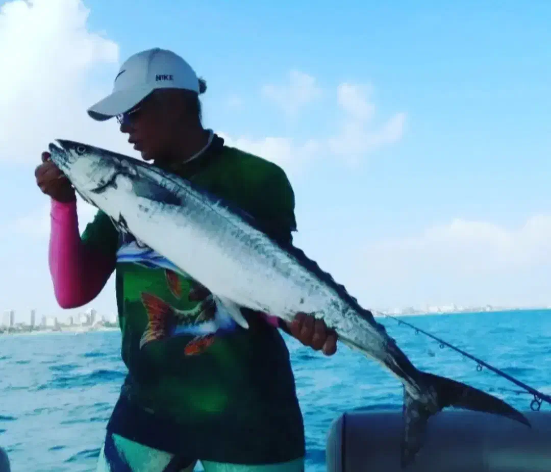 مدرس ماهیگیری بانوان  تور لیدر ماهیگیری جزیره کیش|ماهیگیری|کیش, |دیوار