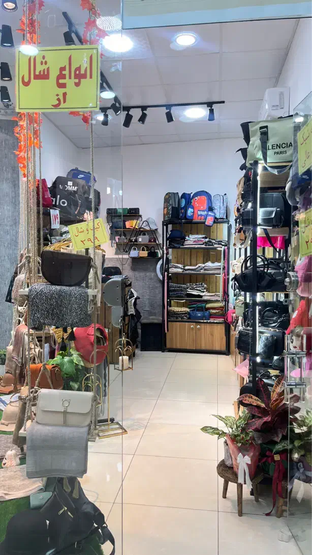 مغازه ۱۵ متری در پاساژ ابریشم ،موقعیت عالی|اجارهٔ مغازه و غرفه|لاهیجان, امیرشهید|دیوار