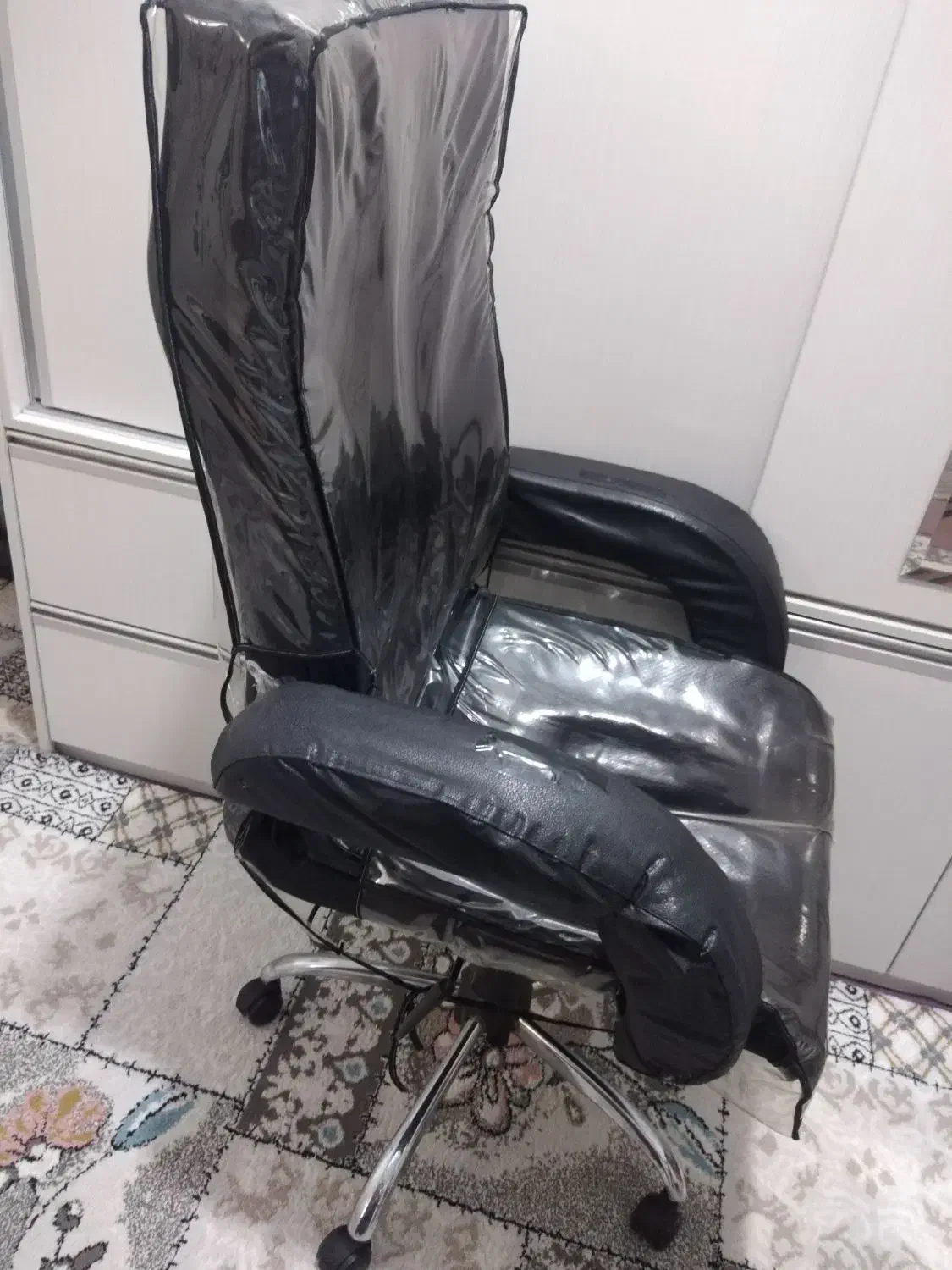 صندلی چرخدار کار کرده وتمیز با بدنه کاور شده|صندلی و نیمکت|اسلام‌شهر, شهرک قائمیه|دیوار