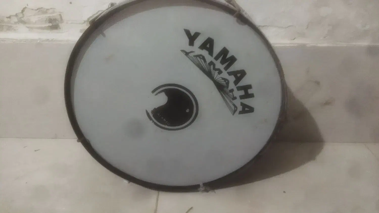 طبل ۱۵۰ سانت|درام و پرکاشن|گلستان (تهران), |دیوار