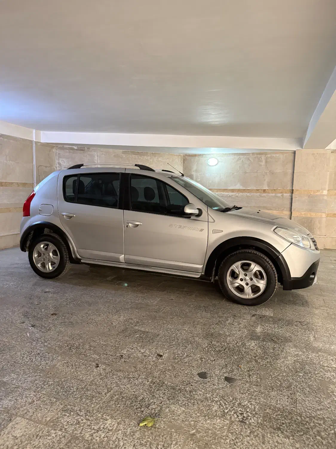 رنو ساندرو اتومات مدل ۱۳۹۵ با لوازم کامل استپ وی|خودرو سواری و وانت|گرگان, |دیوار