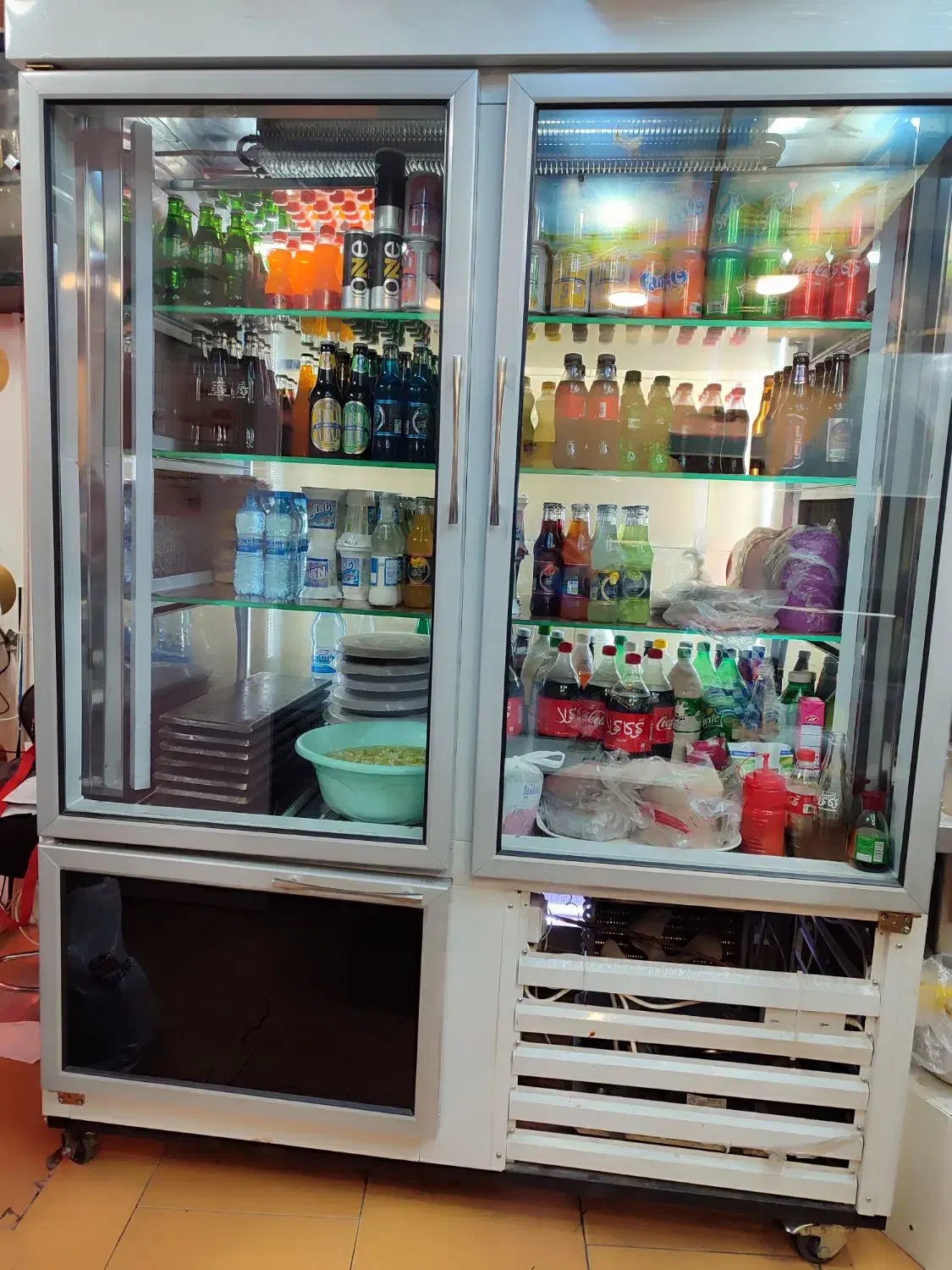 یخچال ایستاده ی ویترینی|کافی‌شاپ و رستوران|تبریز, |دیوار