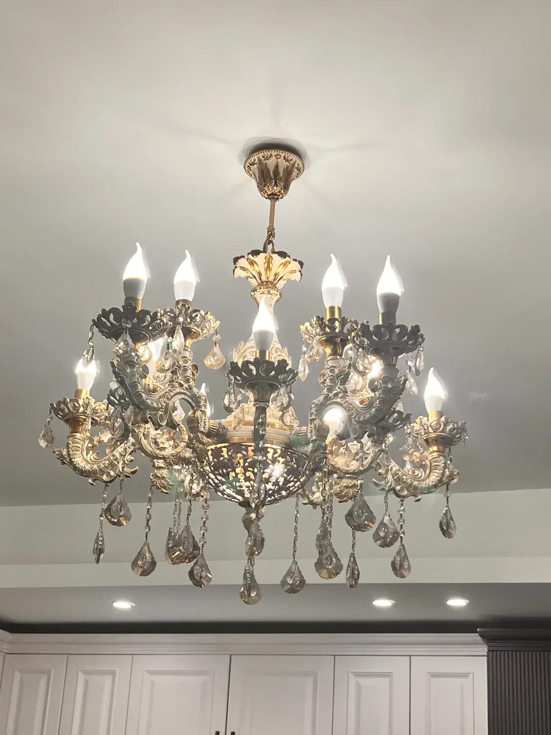 لوستر و زیر تلویزیونی|لوستر و چراغ آویز|قدس, شهر‌قدس|دیوار