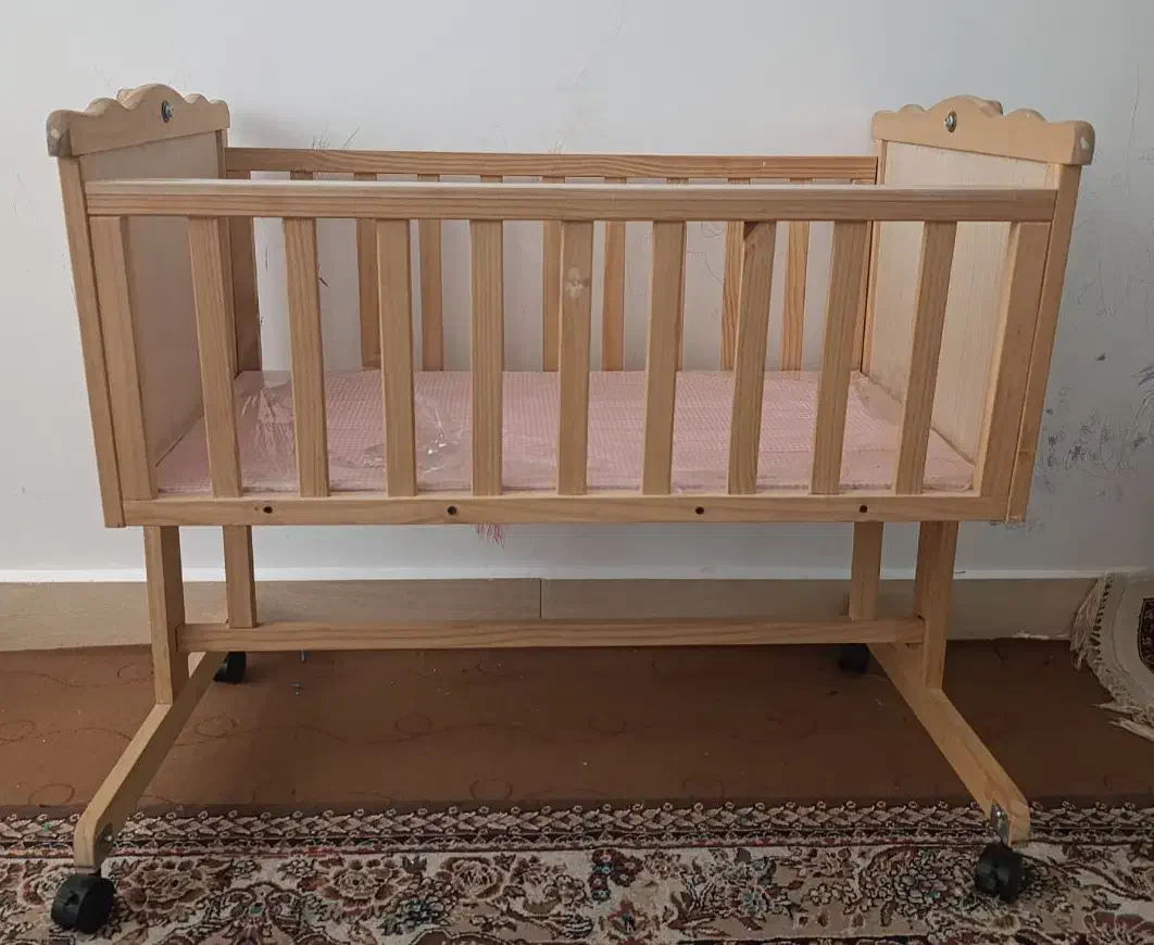 گهواره چوبی|تخت و صندلی بچه|میناب, |دیوار
