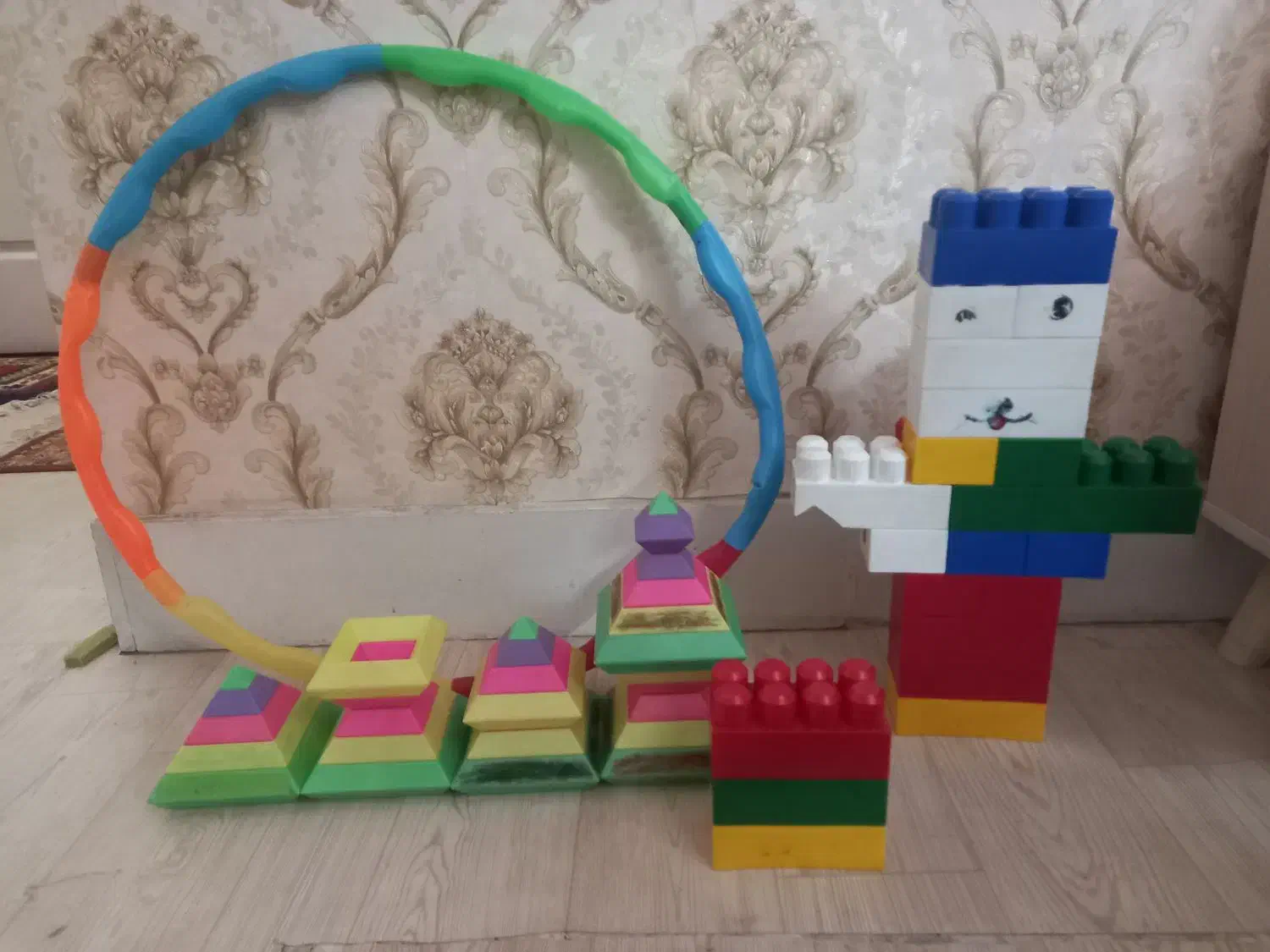 اسباب بازی بچه|اسباببازی بچه|بومهن, |دیوار