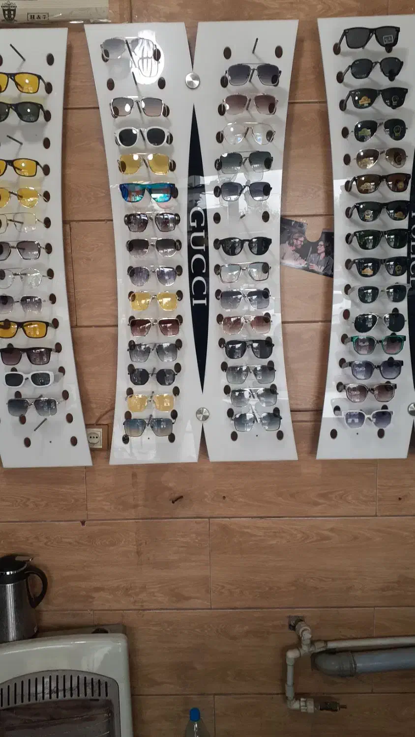 استند عینک|فروشگاه و مغازه|اندیشه, اندیشه فاز ۱|دیوار