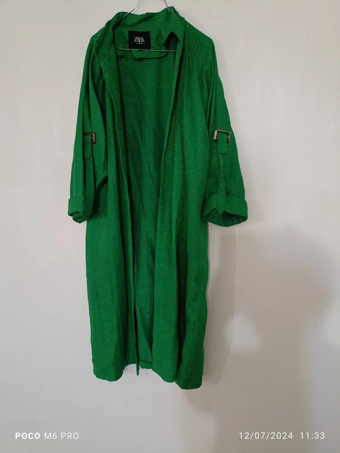 تعدادی مانتو وشال|لباس|الشتر, |دیوار