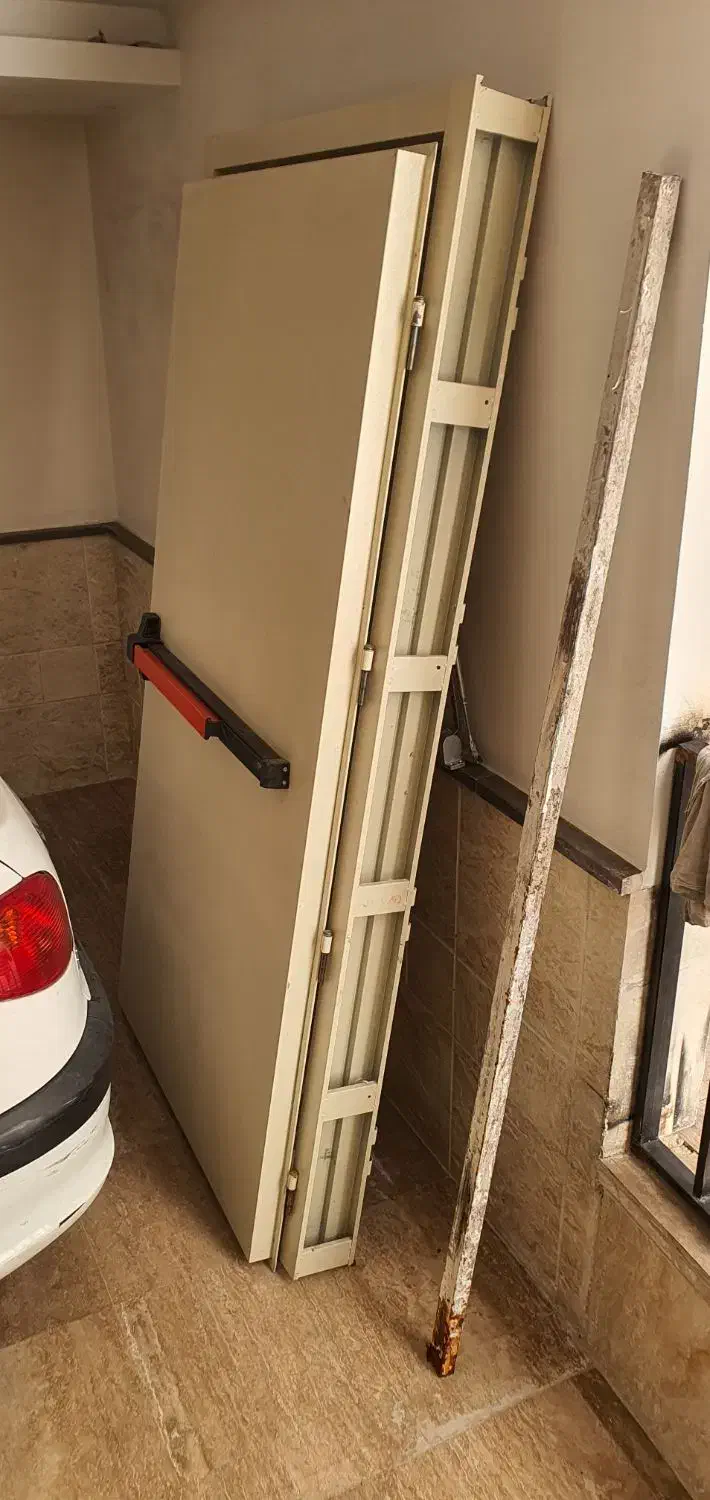 ضایعات فلز و پی وی سی درب ضد حریق نرده درب UPVC|مصالح و تجهیزات ساختمان|تهران, اختیاریه|دیوار