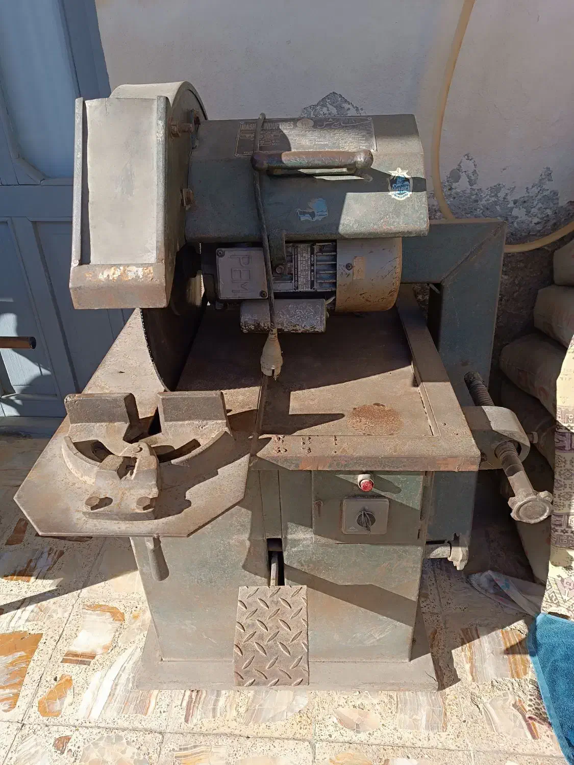 اره آتشی و کپسول هوا|ماشین‌آلات صنعتی|سیمین شهر, |دیوار