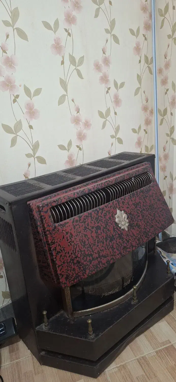 بخاری گازی دراور دو عدد پاتختی مبل راحتی ۷نفره|بخاری، هیتر، شومینه|لاهیجان, رجایی|دیوار