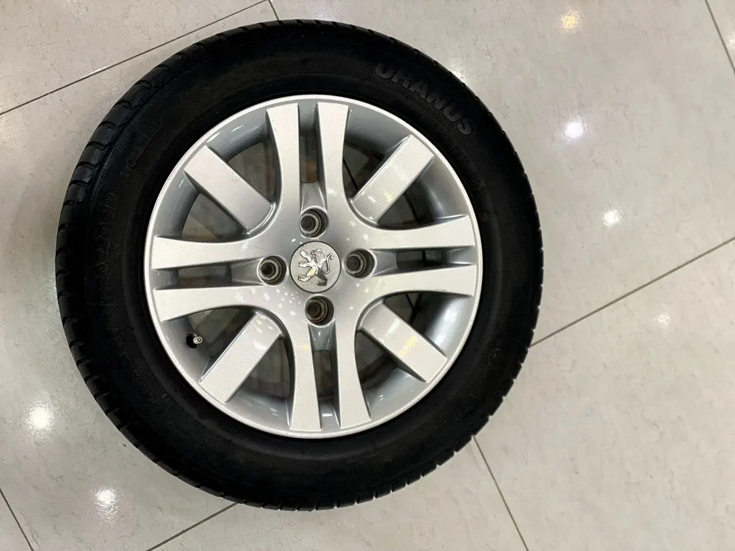 رینگ و لاستیک|قطعات یدکی و لوازم جانبی|سردشت, |دیوار