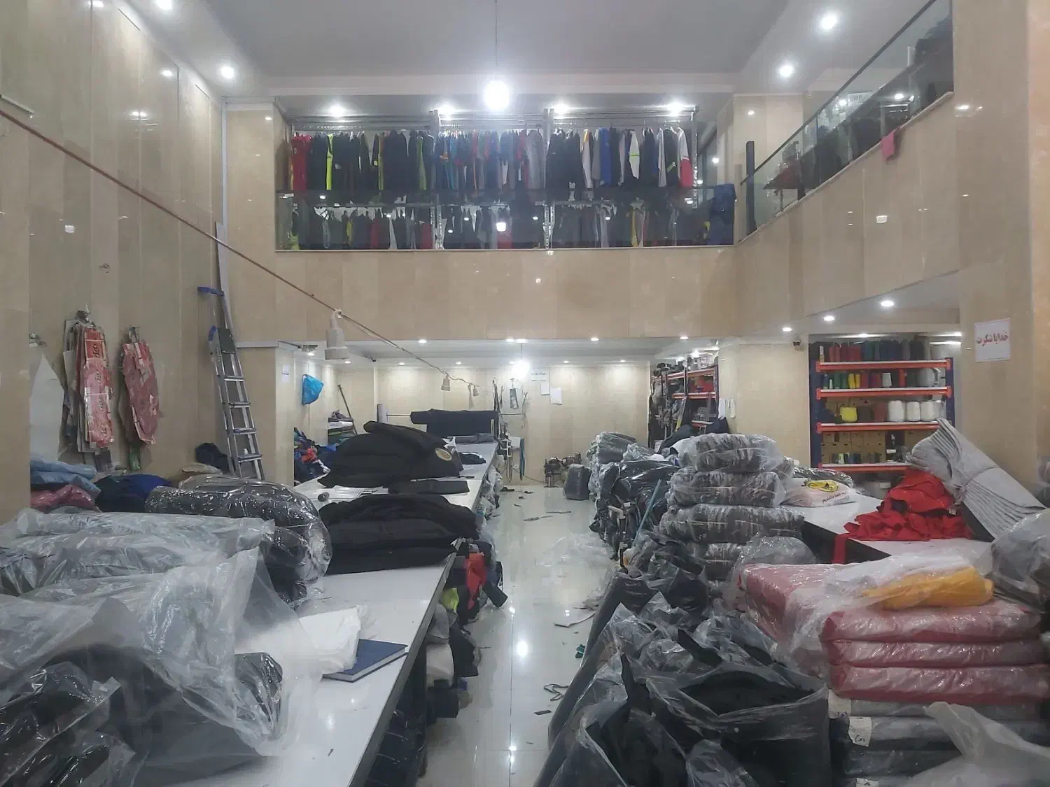 تولید  انواع لباس کار  شرکت ها و استخدام خیاط|لباس|ری, شهادت|دیوار