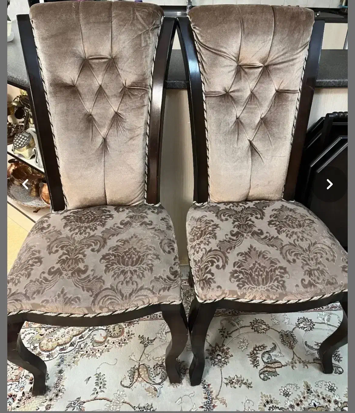 صندلی میزبان یا صندلی ناهارخوری|میز و صندلی غذاخوری|پیر بکران, |دیوار