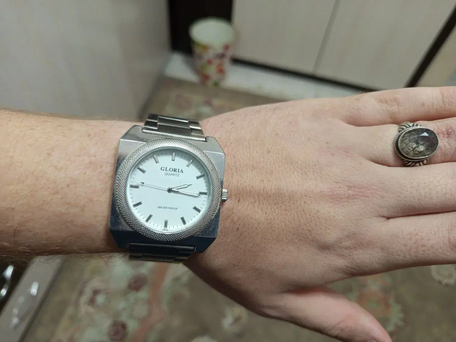 یک عدد ساعت با یک عدد انگشتر مو سالم باطری دار|ساعت|تیران, |دیوار