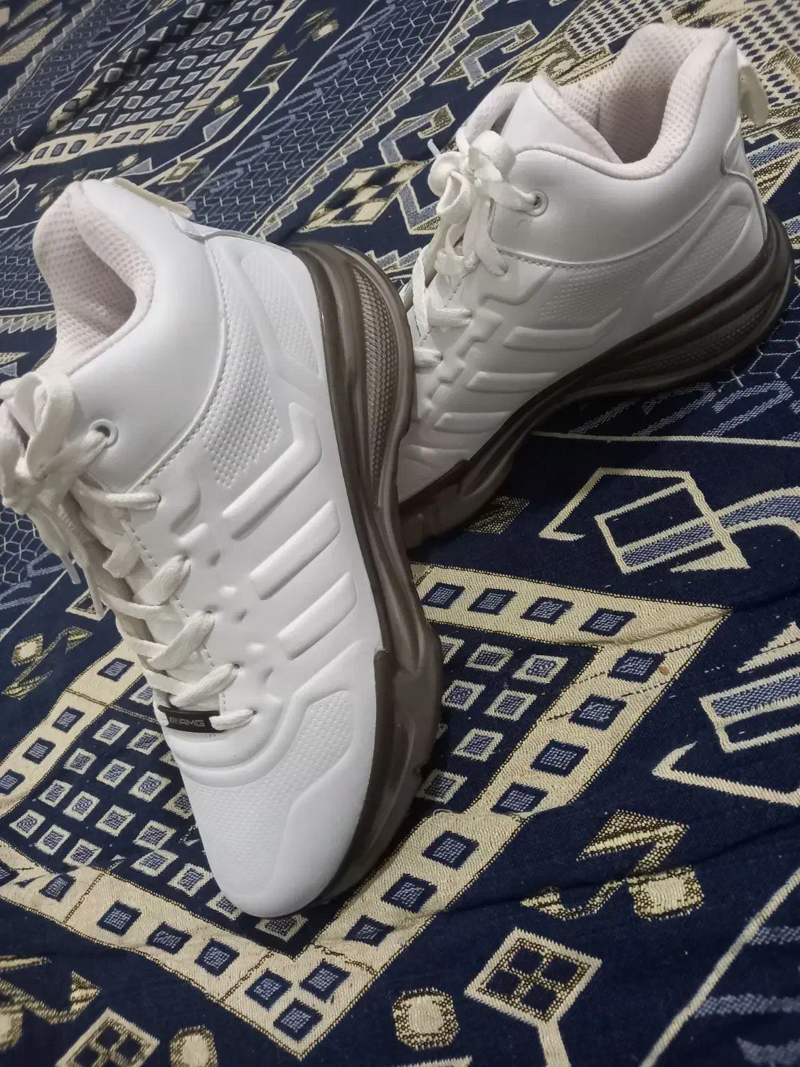 کفش|کیف، کفش، کمربند|مشهد, میان ولایت|دیوار