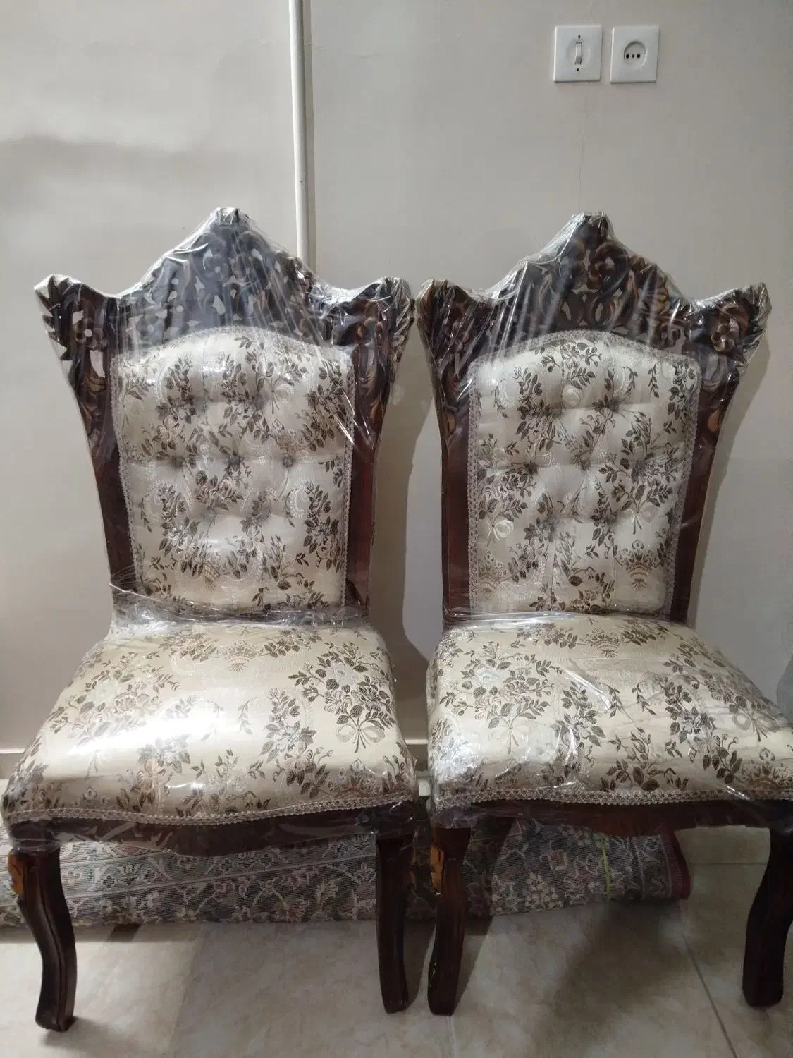 مبل سلطنتی نه نفره نو با میز و عسلی|مبلمان خانگی و میز عسلی|قزوین, |دیوار