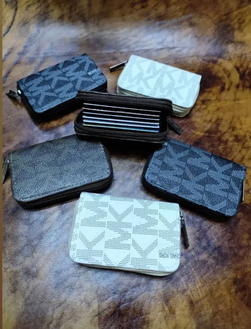 کلاه و گوشگیر و جاکارتی|لباس|شاهین دژ, |دیوار