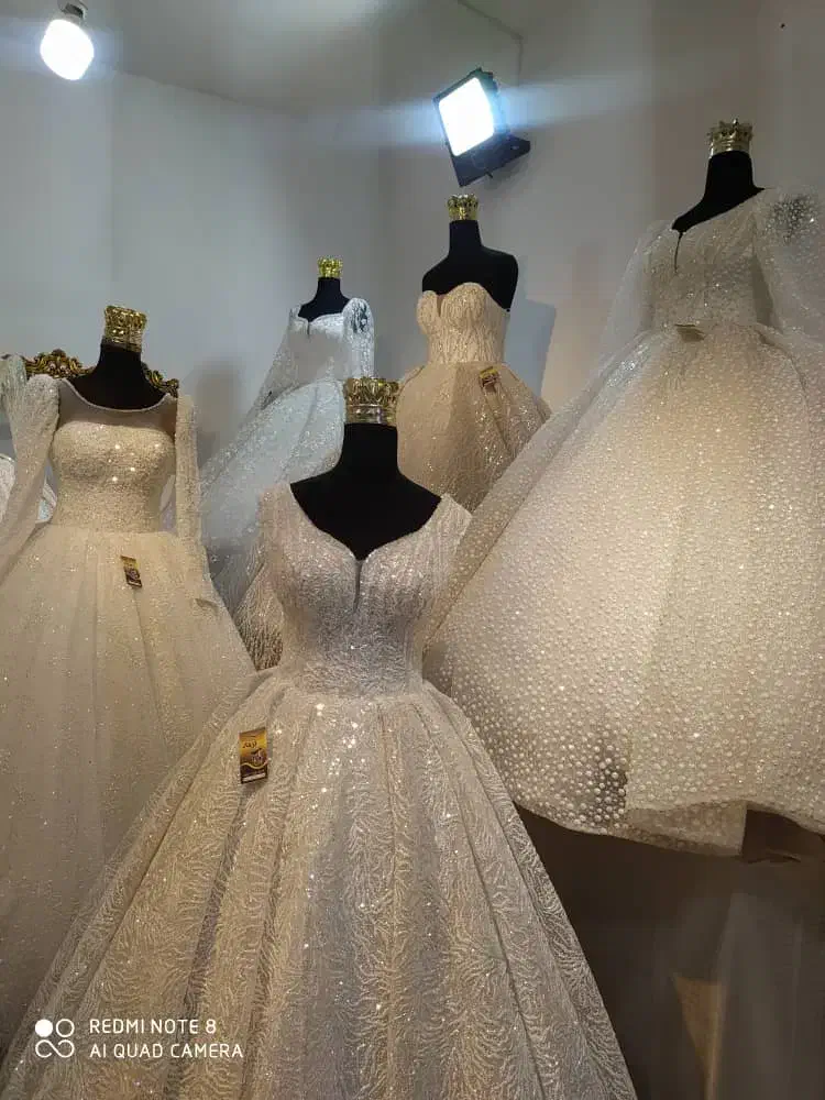 فروش مزون لباس عروس|لباس|گله دار, |دیوار