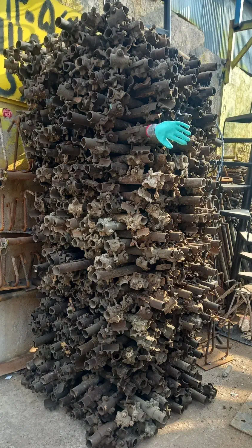 داربست و لوله یک متری و بست و قالب|مصالح و تجهیزات ساختمان|رشت, لاکان|دیوار