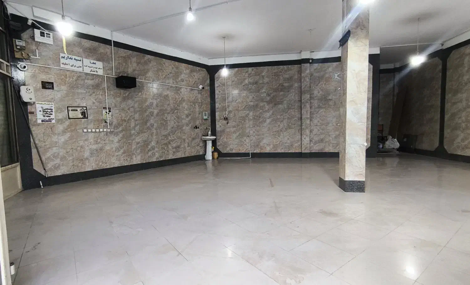 اجاره تجاری سه دهنه دکتر حسابی|اجارهٔ مغازه و غرفه|کوهدشت, |دیوار