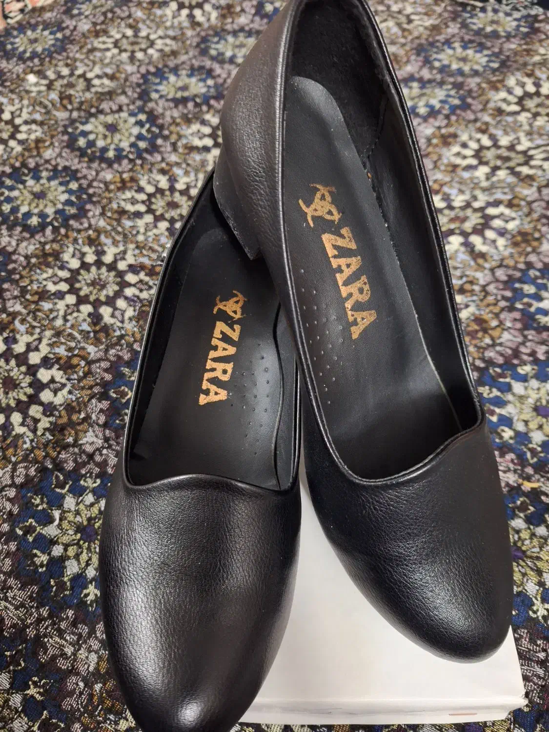 کفش|کیف، کفش، کمربند|قم, باجک یک|دیوار