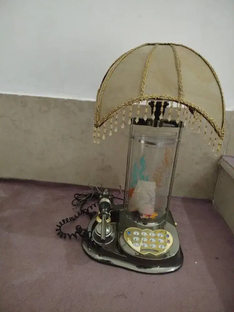 تلفن قدیمی|کلکسیون اشیاء عتیقه|شیراز, کوشک میدان|دیوار
