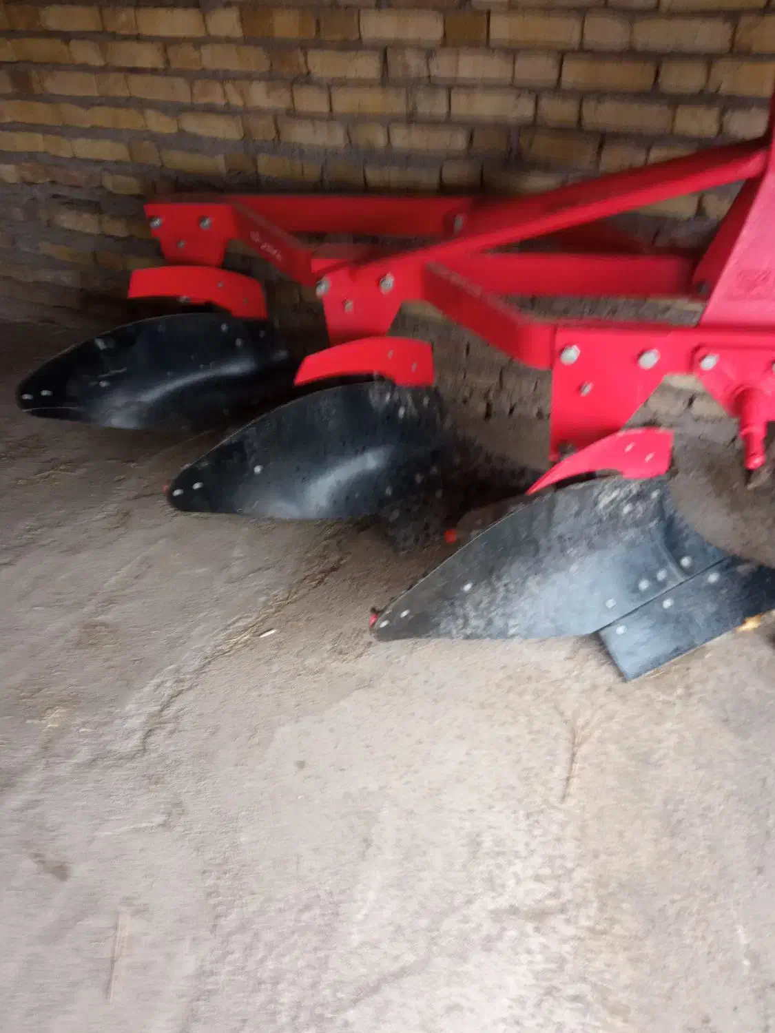 یک عدد گاوآهن محمد زاده نو|ماشینآلات صنعتی|باغ حلی, |دیوار