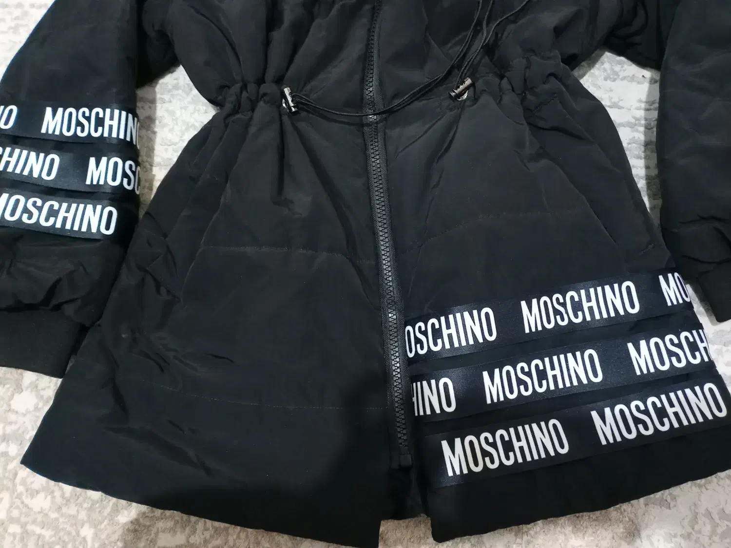 کاپشن مشکی|لباس|قدس, شهرقدس|دیوار