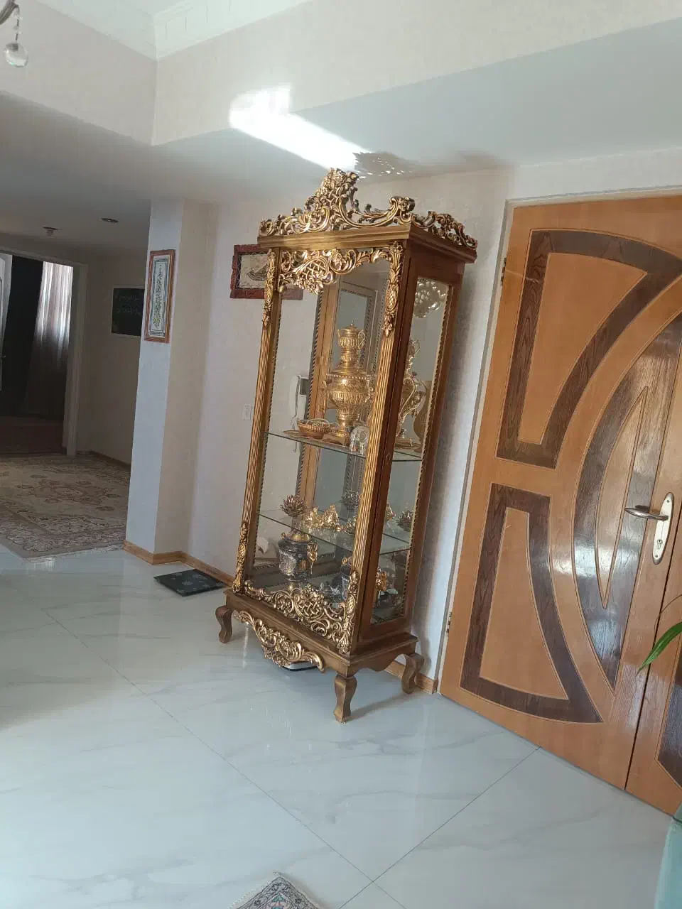 ویترین ۴طبقه چوبی طلایی|بوفه، ویترین، کنسول|اصفهان, شهرستان|دیوار