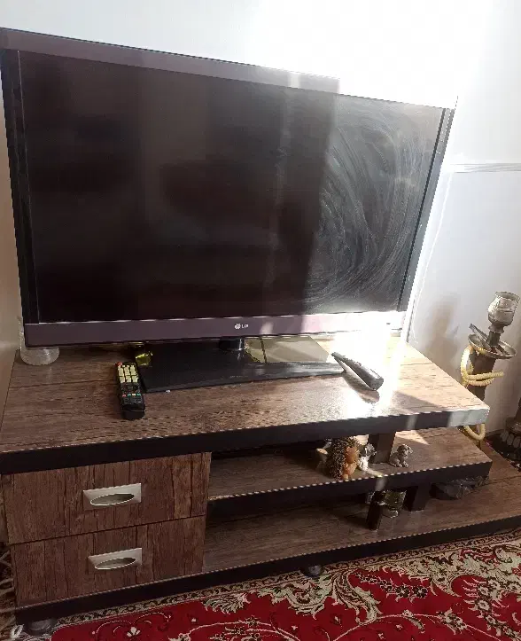 تلویزیون ال جی ۴۲|تلویزیون و پروژکتور|پرند, فاز ۰|دیوار