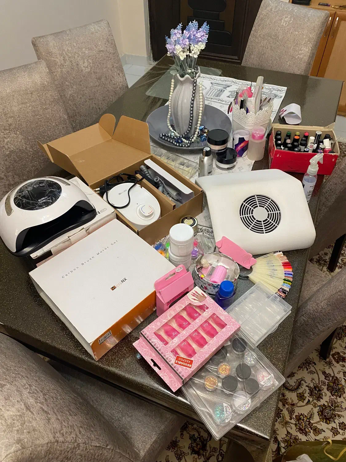 وسایل کاشت ناخن|آرایشگاه و سالن‌های زیبایی|تبریز, |دیوار