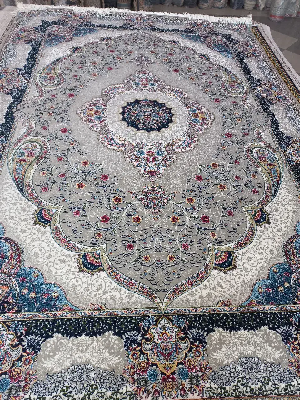 فرش ۹ متری /ترنج و افشان/ شانه ۷۰۰/ تراکم ۲۵۵۰|فرش|ایرانشهر, |دیوار