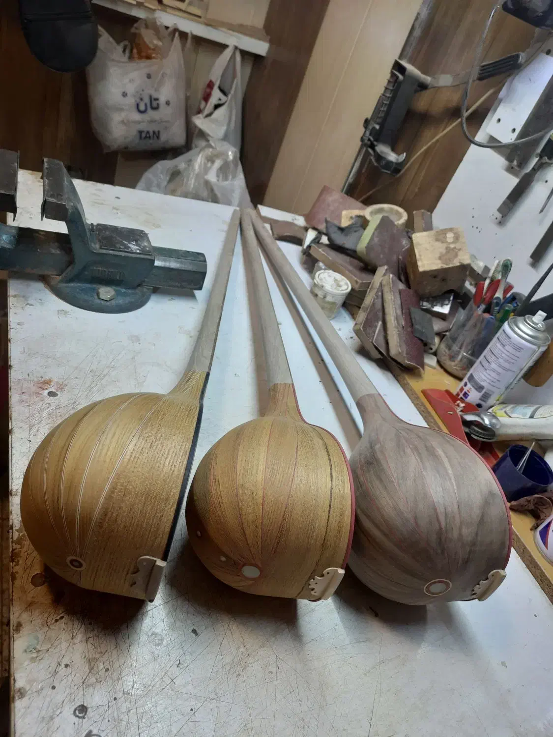 تعمیر سه تار و تنبور|سازهای سنتی|اندیشه, اندیشه فاز ۱|دیوار