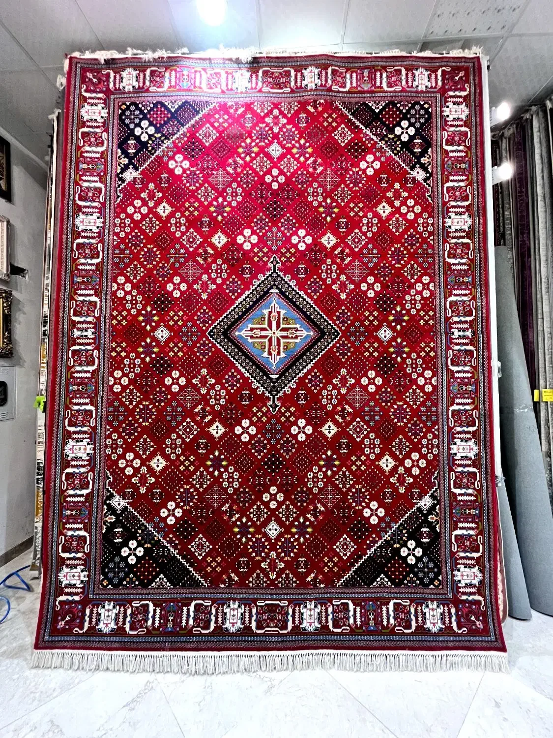 ** فرش های ۱۲ متری ۷۰۰ شانه **|فرش|گلبهار, شهر جدید گلبهار|دیوار