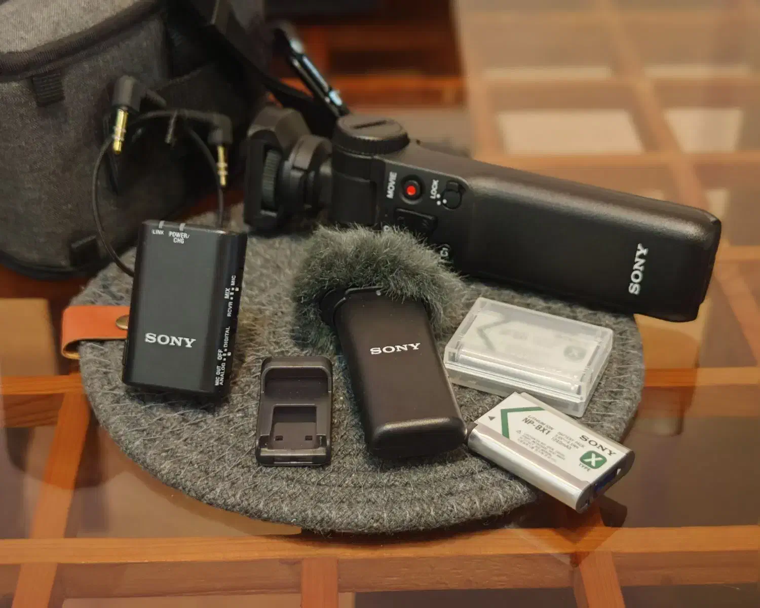 دوربین عکاسی و ولاگری Sony ZV-1 فول پک|دوربین عکاسی و فیلمبرداری|بندر انزلی, کارآموزی|دیوار