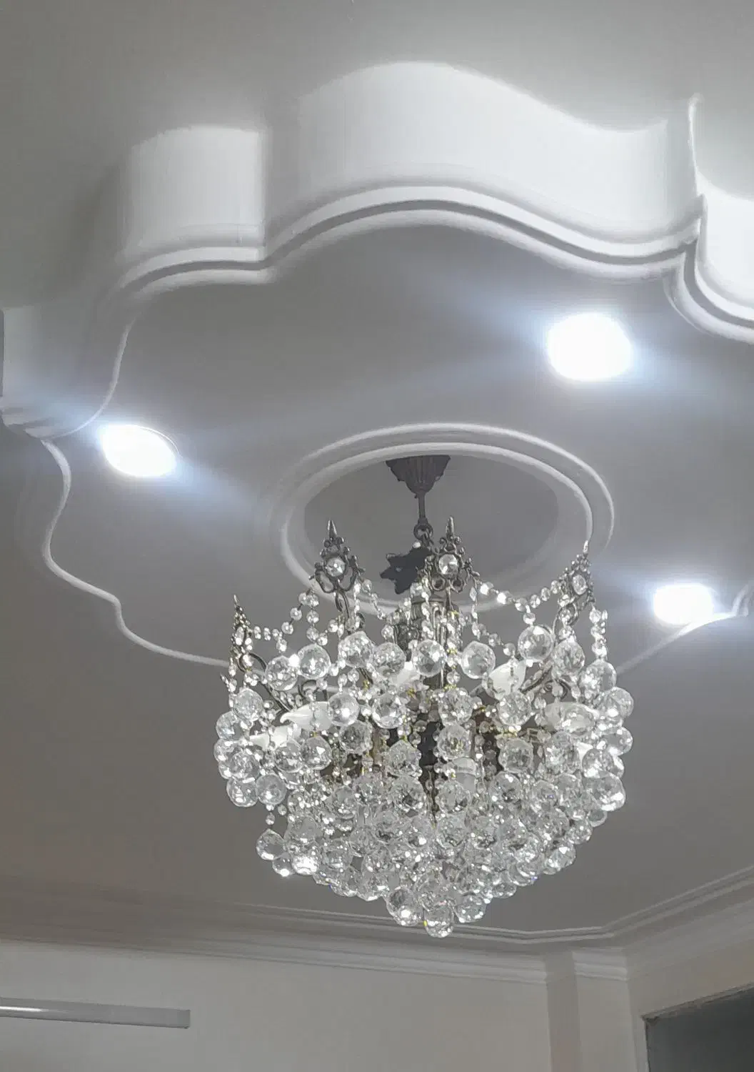 لوستر برنجی سنگین ۵۵۰۰|لوستر و چراغ آویز|نسیم‌شهر, |دیوار