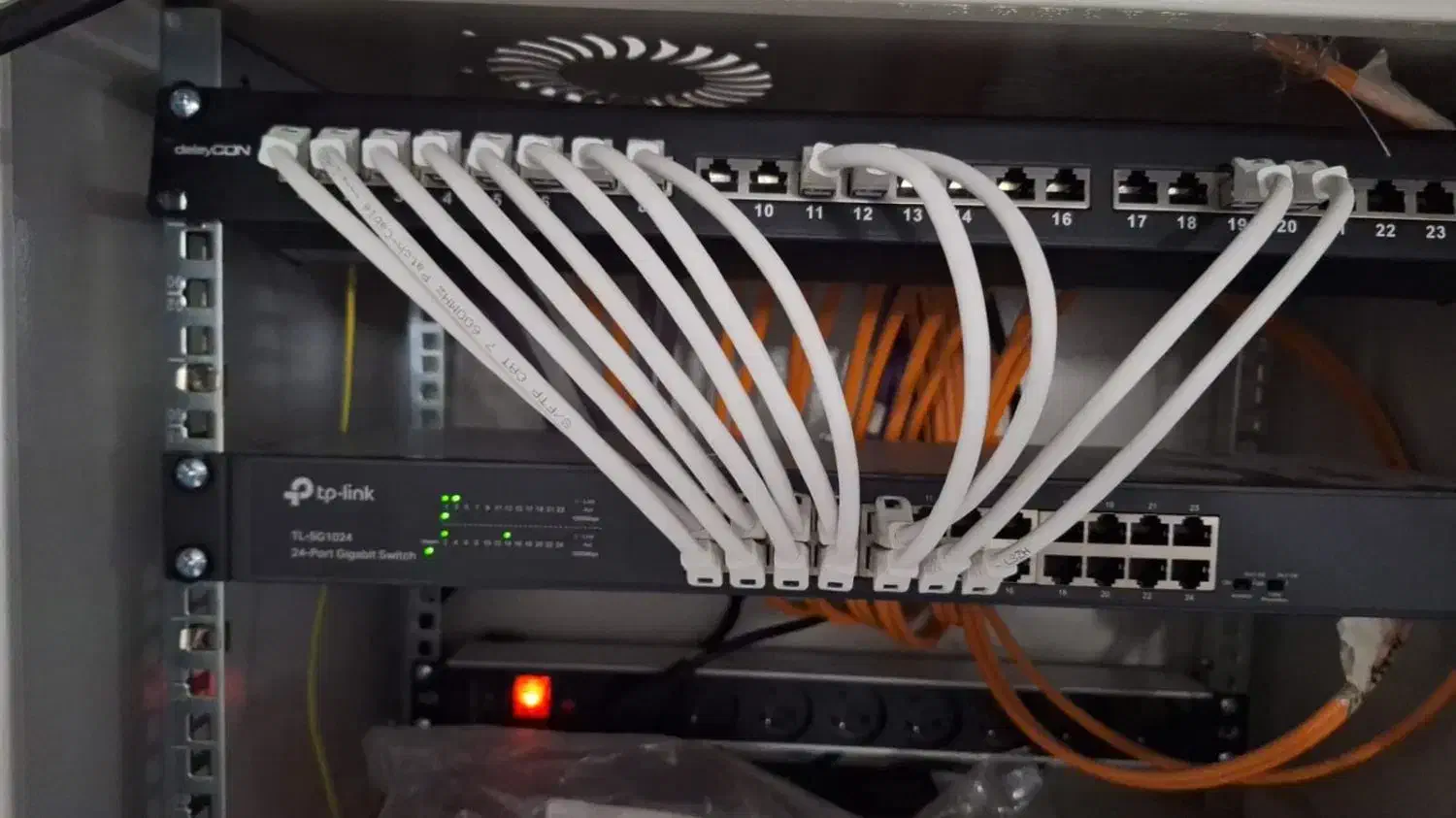 استخدام کارشناس کامپیوتر و یا شبکه|استخدام رایانه و فناوری اطلاعات|فردیس, منظریه|دیوار