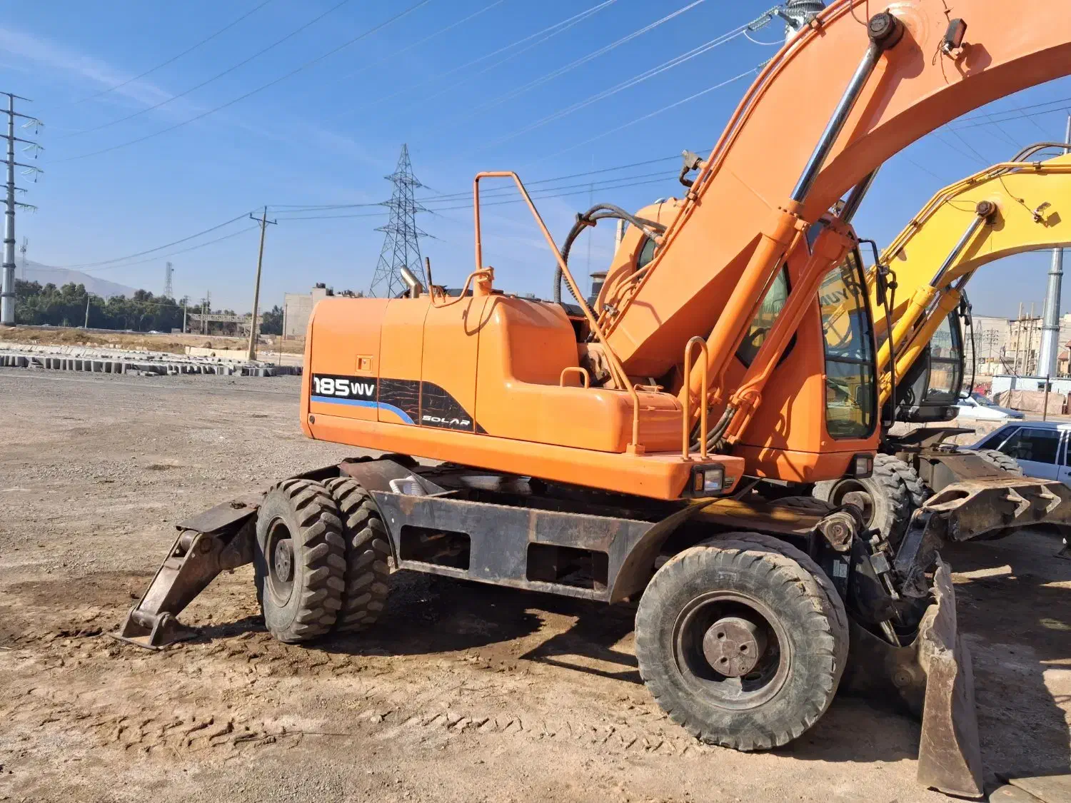 بیل لاستیکی دوسان ۱۸۵|خودرو سنگین|شیراز, ریشمک|دیوار