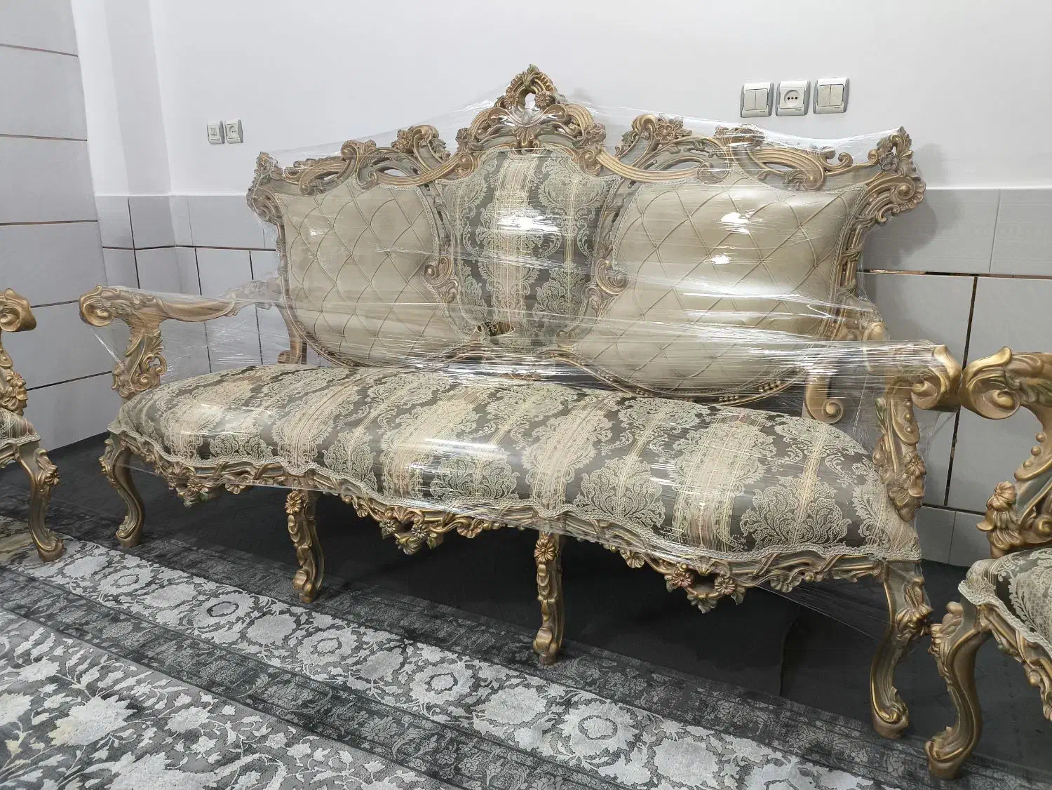 مبل سلطنتی ۷نفره بامیزوعسلی|مبلمان خانگی و میز عسلی|فلاورجان, |دیوار