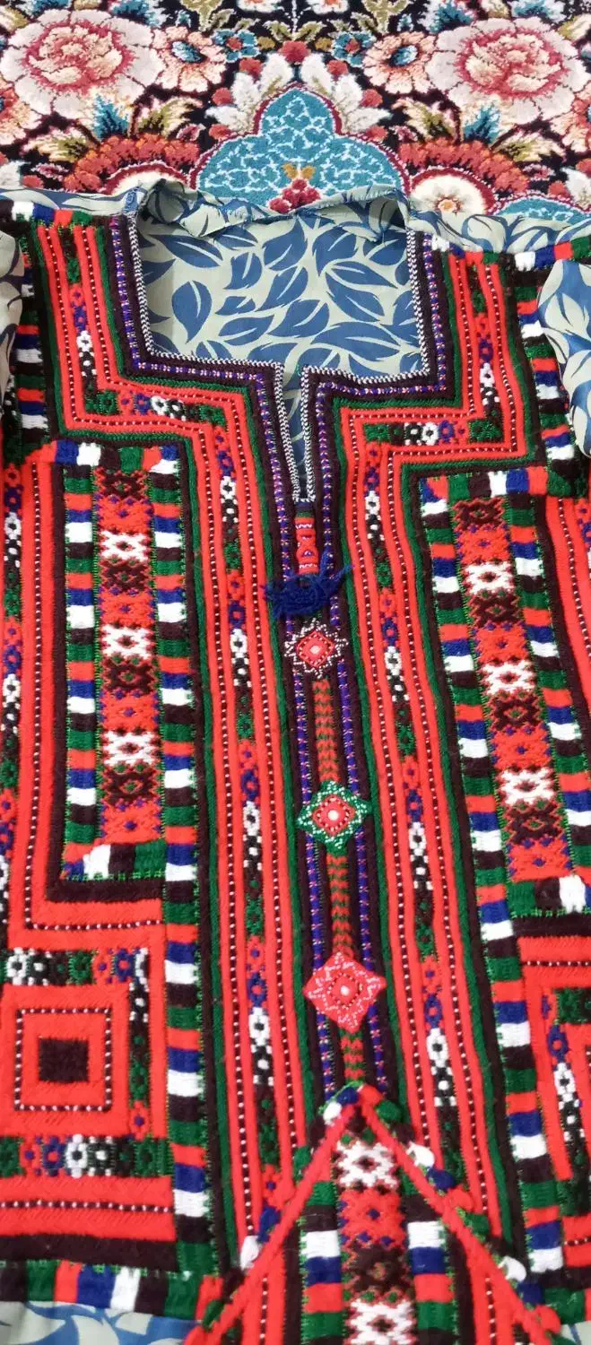 پیراهن نو|لباس|سراوان, |دیوار